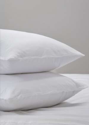 Para średnio twardych poduszek Silentnight Essentials