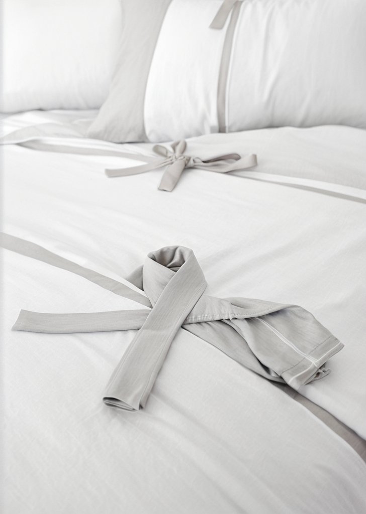 Komplet poszewek na kołdrą w kolorze białym - obrazek 3