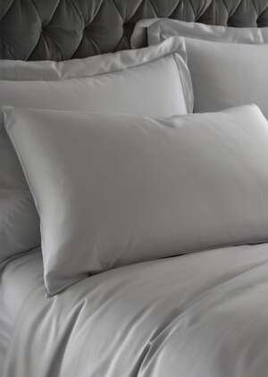 Jedwabista miąkka satynowa standardowa para poszewek na poduszki