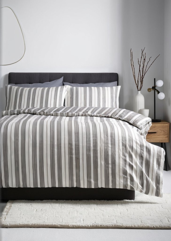 Zestaw pościeli w granatowe paski