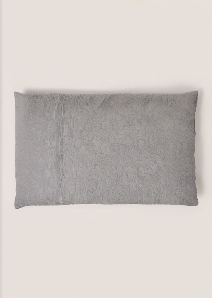 szare poszewki na poduszki z pluszowego polaru