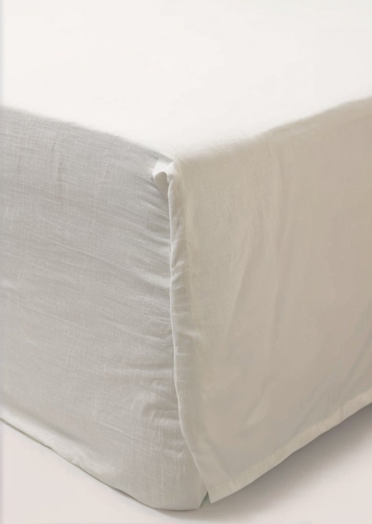 Kremowe prześcieradło