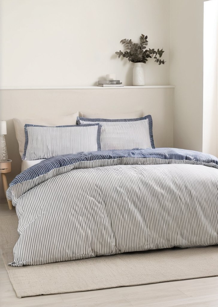 Zestaw dwustronnych poszewek na kołdrą Oxford w prążki, granatowy