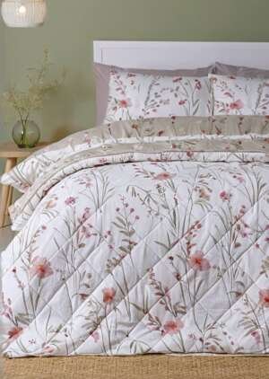 Dwustronna pikowana narzuta z bawełny w kwiaty szczotkowana Grasmere w kolorze zielonym