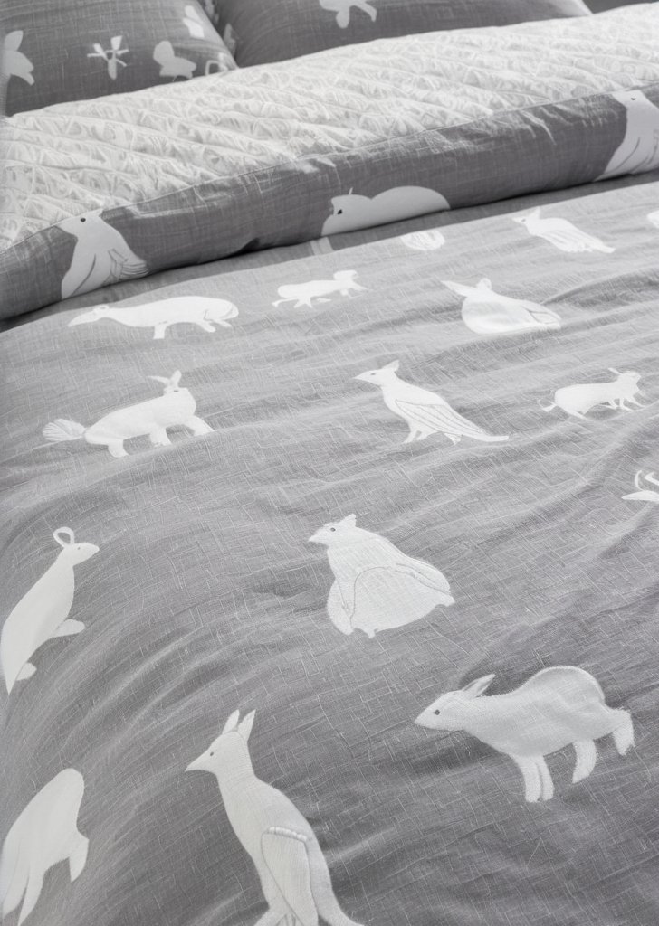 Przytulny zestaw poszewek na kołdrą Sherpa z misiem polarnym w kolorze szarym - obrazek 3