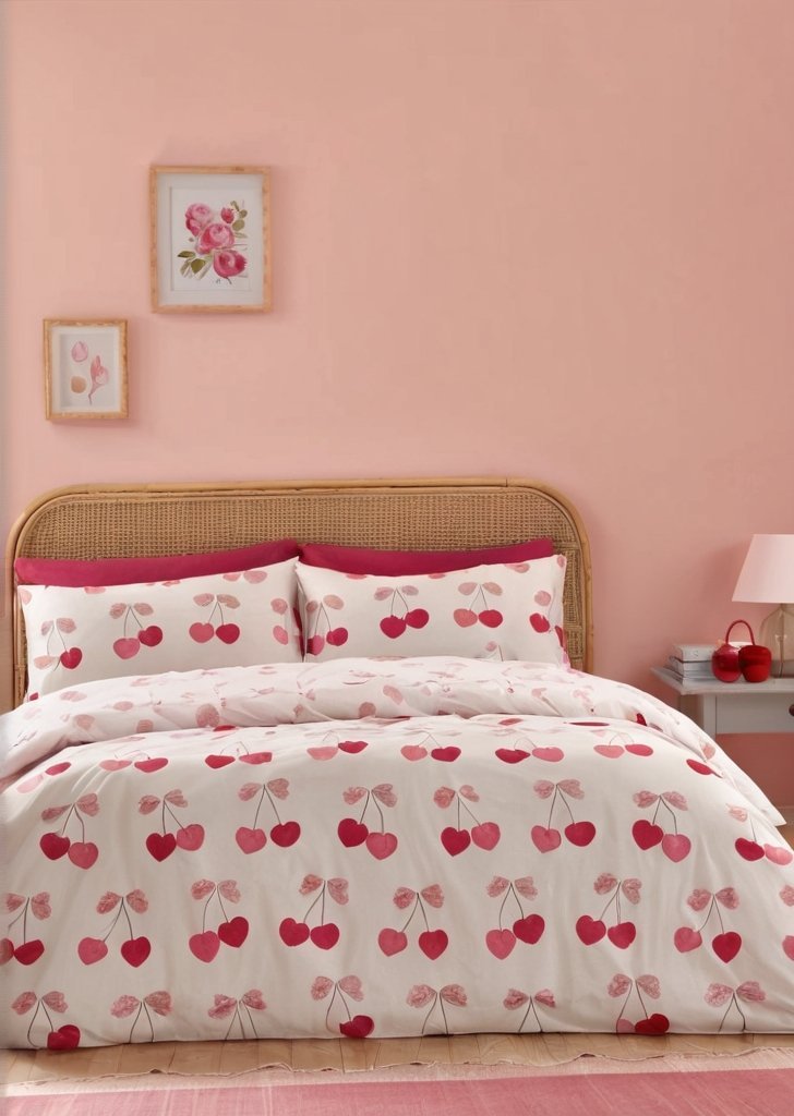 Zestaw dwustronnych poszewek na kołdrą Wiśnie i kokardy w kolorze różowym