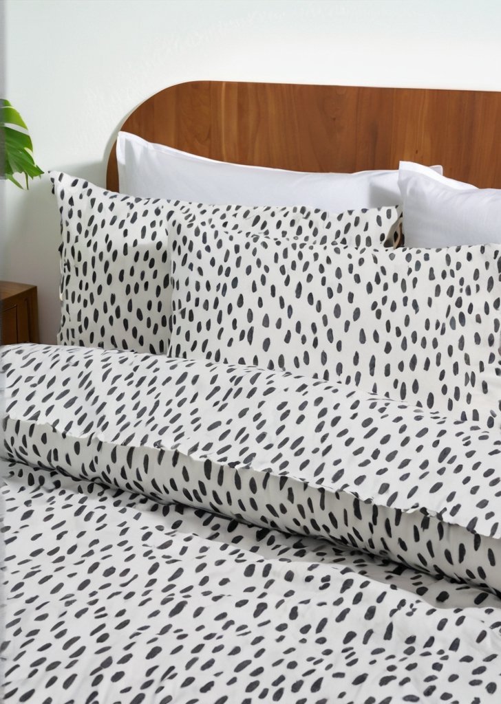 Wielobarwny komplet pościeli Furn z nadrukiem w kropki - obrazek 2